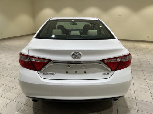 Super White 2017 Toyota Camry XLE