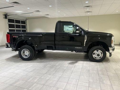 Agate Black Metallic 2026 Ford F-350