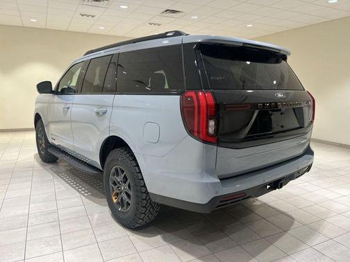Glacier Gray Metallic 2026 Ford Expedition Tremor