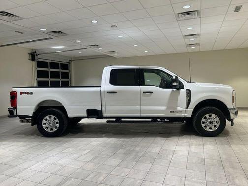 Oxford White 2024 Ford F-350 XLT