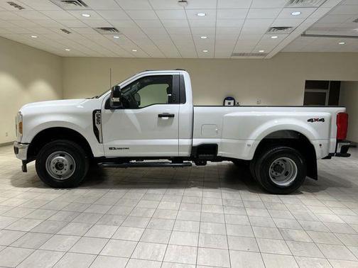 Oxford White 2023 Ford F-350 XLT