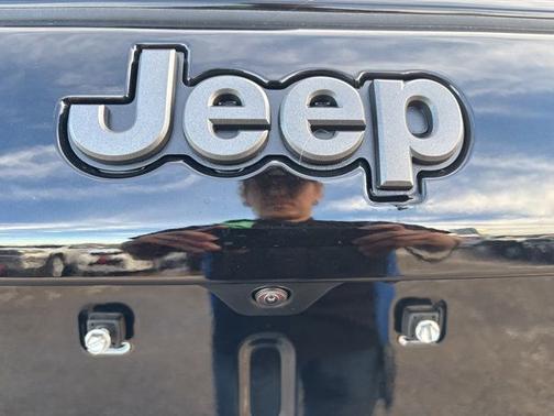 Diamond Black Crystal Pearlcoat 2026 Jeep Compass Latitude