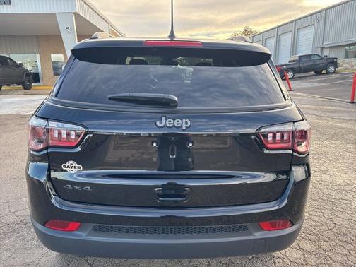 Diamond Black Crystal Pearlcoat 2026 Jeep Compass Latitude