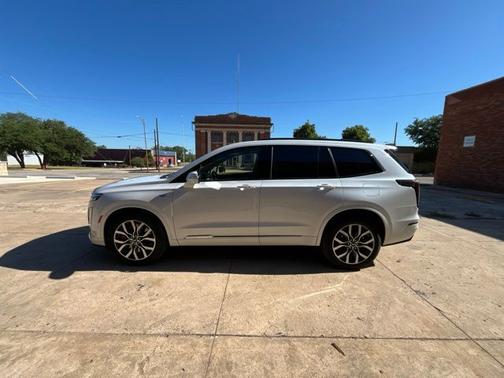 Crystal White Tricoat 2023 Cadillac XT6 Sport