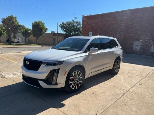 Crystal White Tricoat 2023 Cadillac XT6 Sport