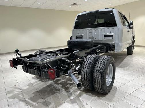 Avalanche 2026 Ford F-350 XL