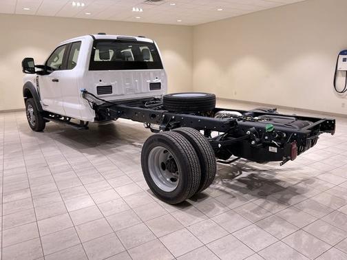 Oxford White 2025 Ford F-450 XL