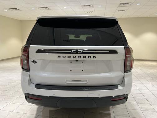 Iridescent Pearl Tricoat 2023 Chevrolet Suburban Z71