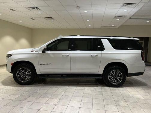 Iridescent Pearl Tricoat 2023 Chevrolet Suburban Z71