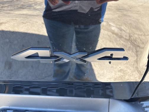 Diamond Black Crystal Pearlcoat 2026 RAM 1500 Tradesman