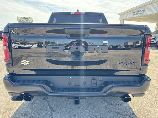 Diamond Black Crystal Pearlcoat 2026 RAM 1500 Tradesman