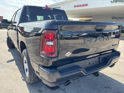 Diamond Black Crystal Pearlcoat 2026 RAM 1500 Tradesman