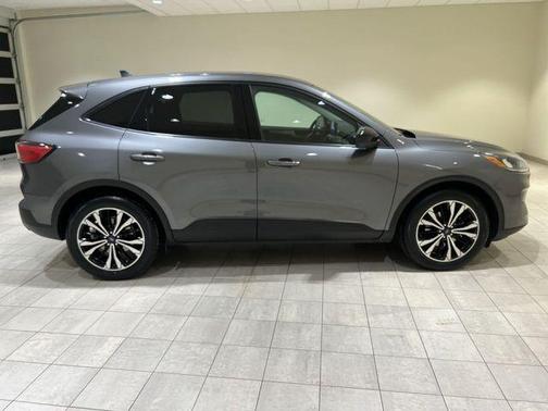 Gray Metallic 2022 Ford Escape SE