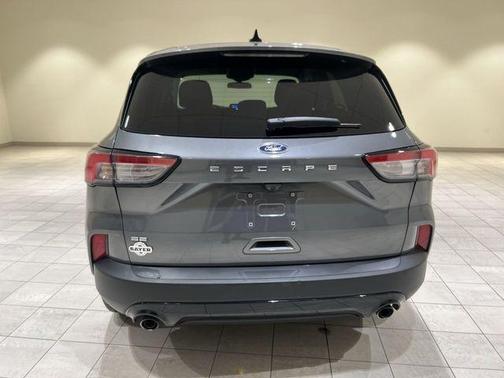 Gray Metallic 2022 Ford Escape SE