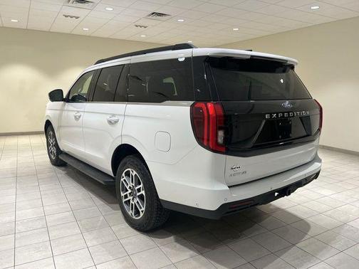 Oxford White 2025 Ford Expedition Active