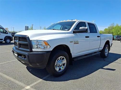 2017 RAM 2500 Tradesman Crew Cab 4x4 64' Box