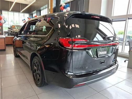 2023 Chrysler Pacifica Hybrid Touring L