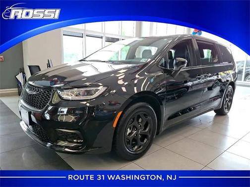 2023 Chrysler Pacifica Hybrid Touring L