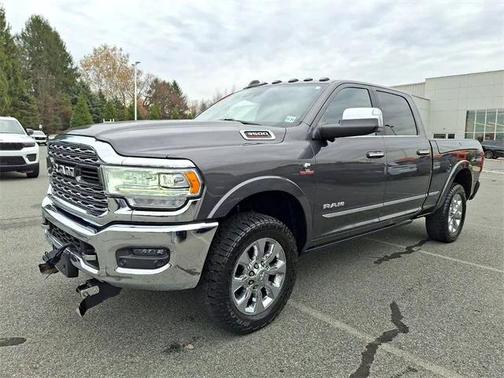 2019 RAM 3500 Limited Crew Cab 4x4 64' Box