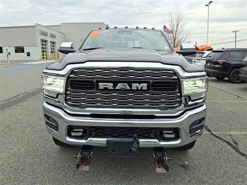 2019 RAM 3500 Limited Crew Cab 4x4 64' Box