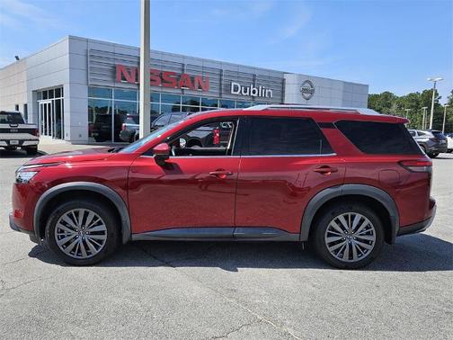 2022 Nissan Pathfinder SL