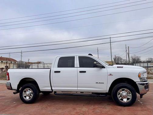 2022 RAM 2500 Tradesman Crew Cab 4x4 6'4' Box