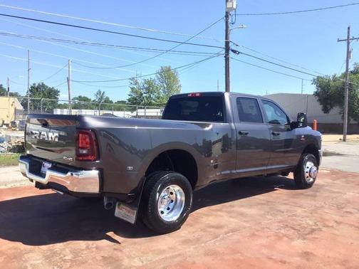 2025 RAM 3500 Tradesman Crew Cab 4x4 8' Box