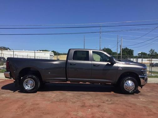 2025 RAM 3500 Tradesman Crew Cab 4x4 8' Box