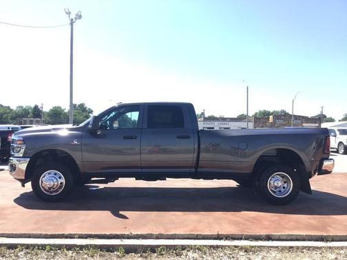 2025 RAM 3500 Tradesman Crew Cab 4x4 8' Box