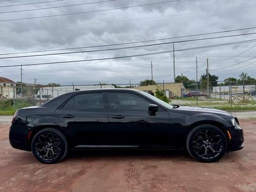 2019 Chrysler 300 Touring