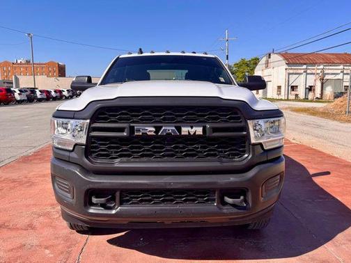 Bright White Clearcoat 2022 RAM 3500 Tradesman Crew Cab 4x4 8' Box