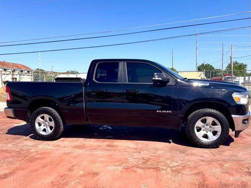 Diamond Black Crystal Pearlcoat 2021 RAM 1500 Big Horn/Lone Star