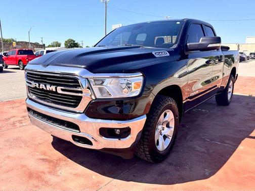 Diamond Black Crystal Pearlcoat 2021 RAM 1500 Big Horn/Lone Star