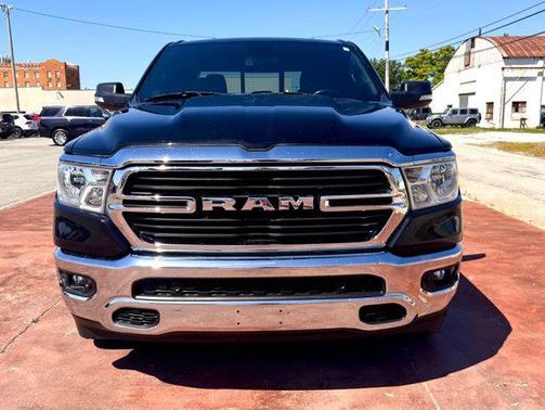 Diamond Black Crystal Pearlcoat 2021 RAM 1500 Big Horn/Lone Star