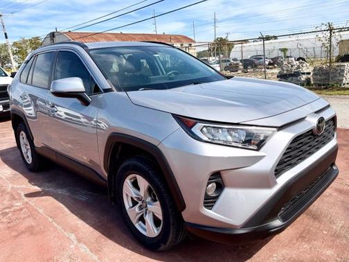 Silver Sky Metallic 2019 Toyota RAV4 XLE