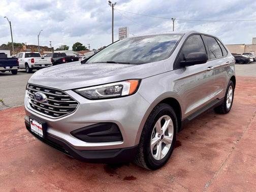 Silver Metallic 2022 Ford Edge SE