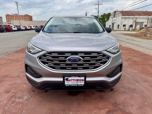 Silver Metallic 2022 Ford Edge SE