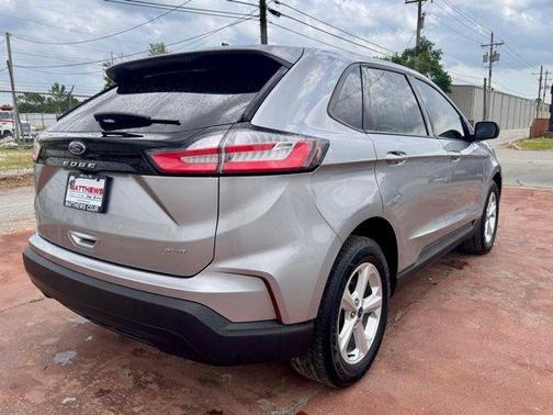 Silver Metallic 2022 Ford Edge SE