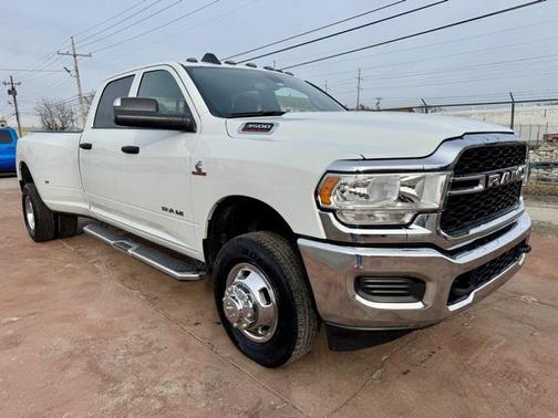 2022 RAM 3500 Tradesman Crew Cab 4x4 8' Box