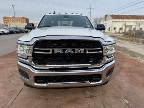 2022 RAM 3500 Tradesman Crew Cab 4x4 8' Box