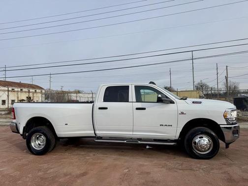 2022 RAM 3500 Tradesman Crew Cab 4x4 8' Box