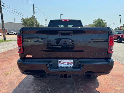 Diamond Black Crystal Pearlcoat 2026 RAM 2500 Black Express Crew Cab 4x4 8' Box