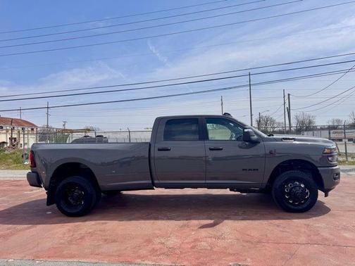 Ceramic Gray Clearcoat 2026 RAM 3500 Big Horn Crew Cab 4x4 8' Box