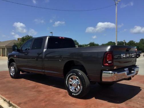 2025 RAM 2500 Tradesman Crew Cab 4x4 8' Box
