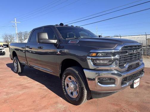 2025 RAM 2500 Tradesman Crew Cab 4x4 8' Box