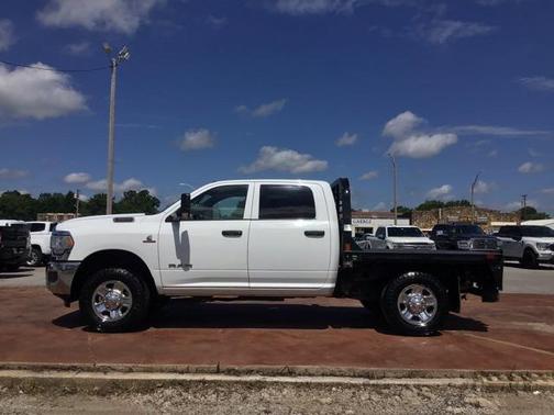 2022 RAM 3500 Tradesman Crew Cab 4x4 6'4' Box