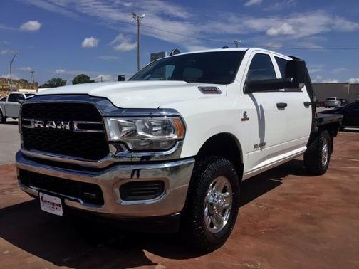 2022 RAM 3500 Tradesman Crew Cab 4x4 6'4' Box