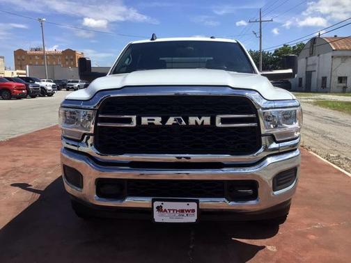 2022 RAM 3500 Tradesman Crew Cab 4x4 6'4' Box