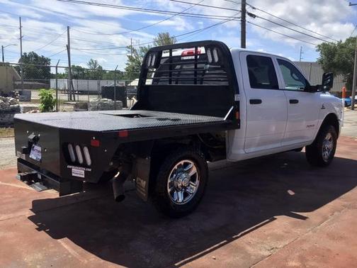 2022 RAM 3500 Tradesman Crew Cab 4x4 6'4' Box