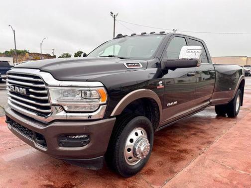 Diamond Black Crystal Pearlcoat 2024 RAM 3500 Longhorn